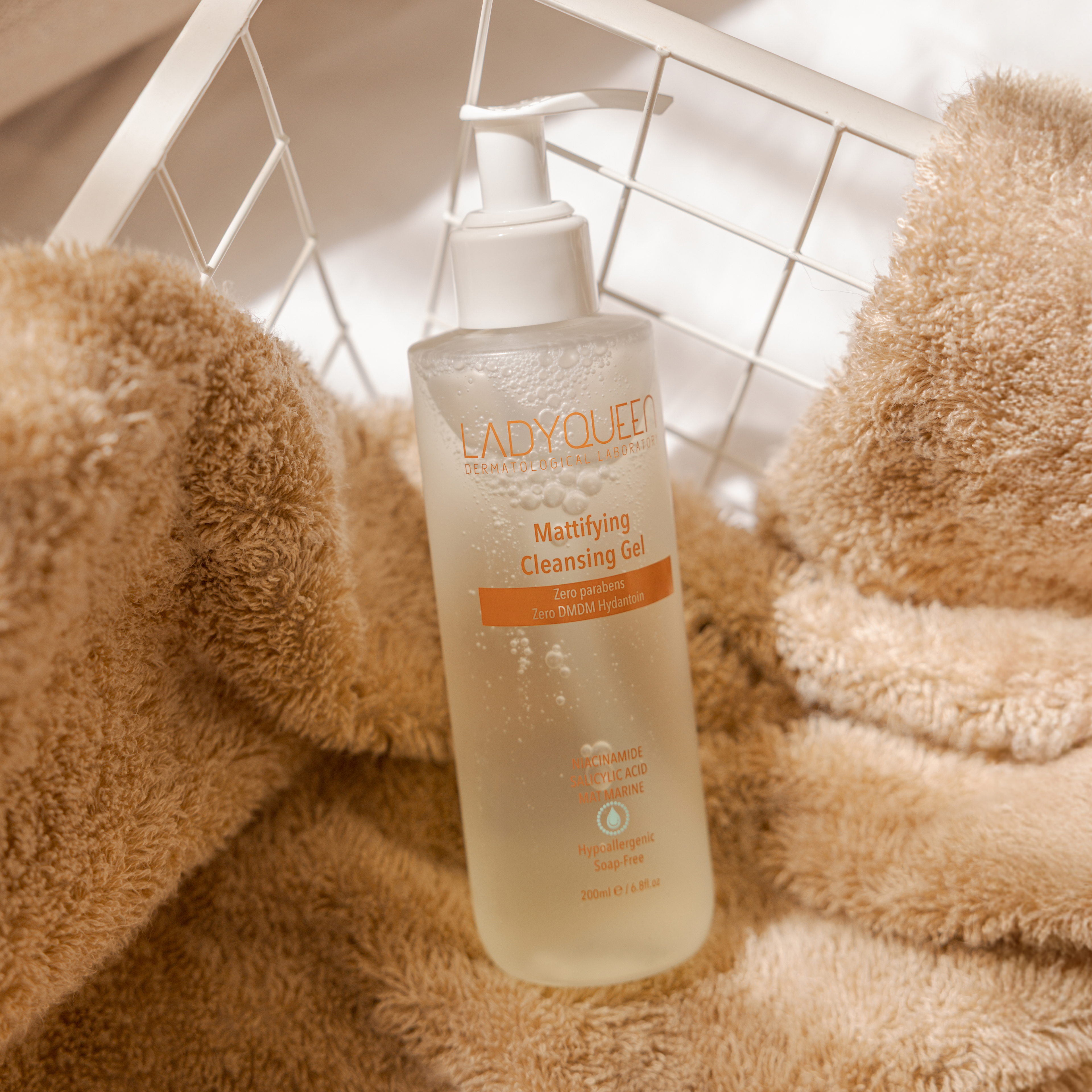 LADYQUEEN MATTIFYING CLEANSING GEL